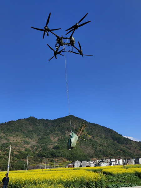 千年古村用上现代无人机植树