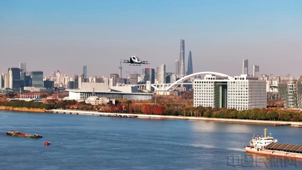 亿航智能EH216-S无人驾驶eVTOL上海首飞