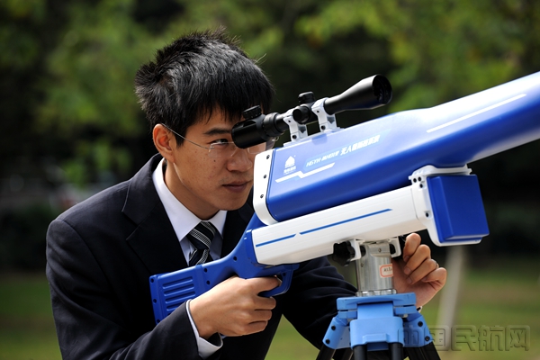 全国首个机场&ldquo;无人机防御系统&rdquo;启用 监控8公里3秒定位