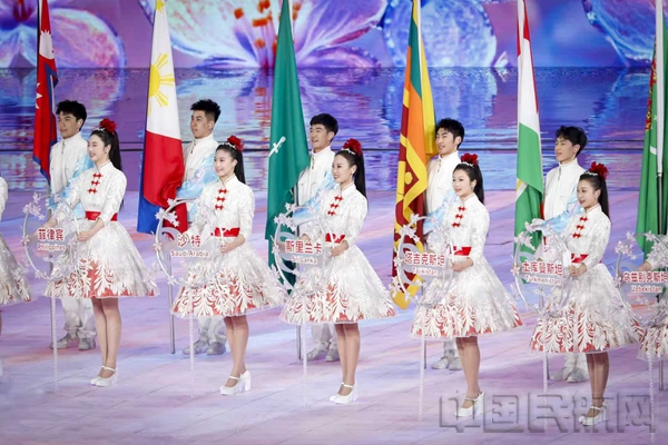 东航空乘担当哈尔滨亚冬会志愿者-东航供图2