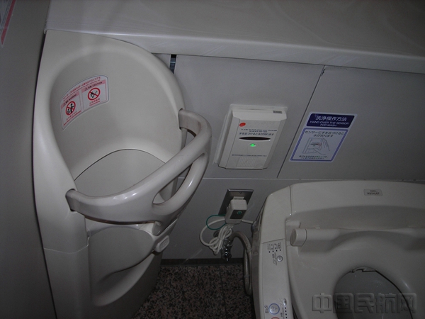 图11羽田机场卫生间2.jpg